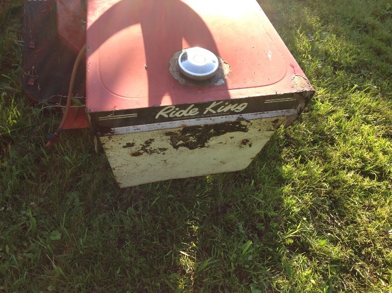 lot 37 image: 8 HP Ride King Mower