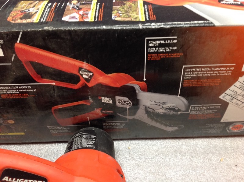 lot 58 image: Black & Decker Alligator Electric Saw