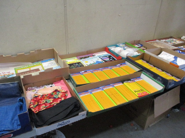 lot 9 image: Craft Supplies