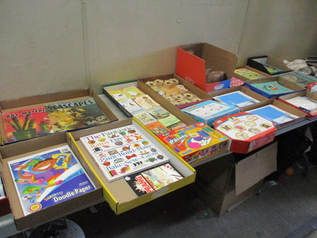 lot 10 image: Craft Supplies