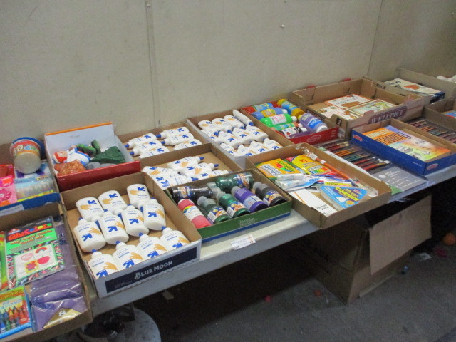 lot 12 image: Craft Supplies