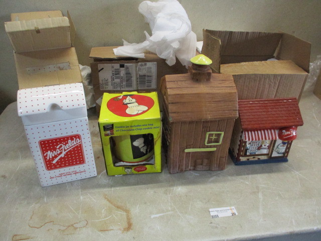 lot 20 image: Cookie Jars