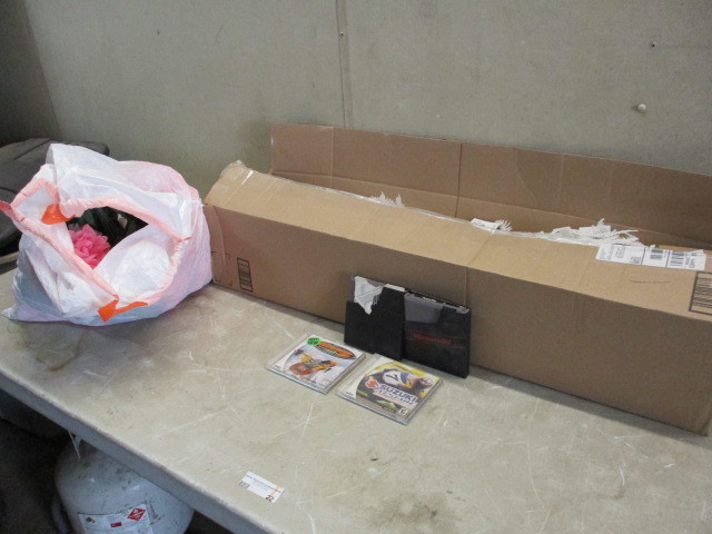 lot 22 image: Home Decor and video games