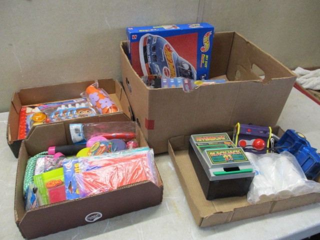 lot 31 image: Toys