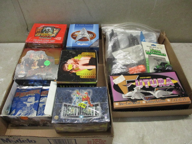 lot 35 image: Collector Cards and Collectibles