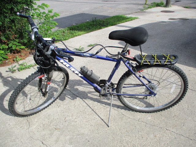 lot 43 image: Like New Huffy Bike
