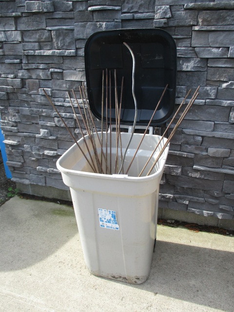 lot 50 image: Garden fence posts