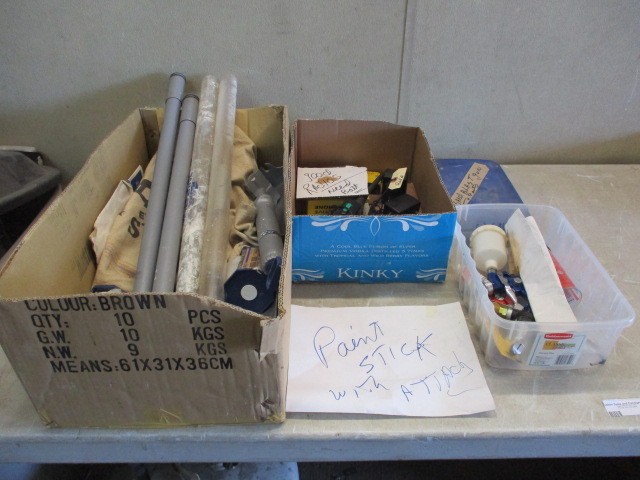 lot 55 image: Paint StickRadiosSpray gun