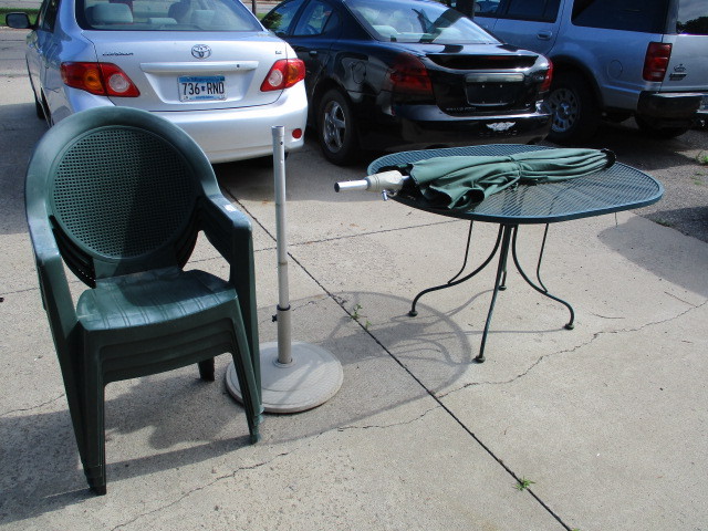 lot 61 image: Patio Table-Umbrella-4 Chairs