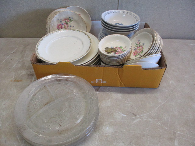 lot 64 image: Dishes