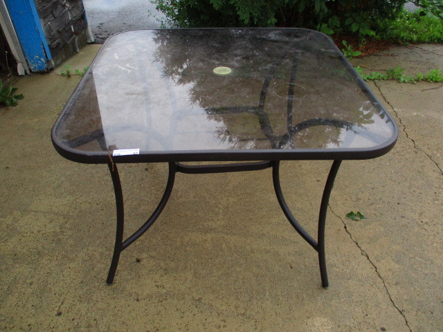 lot 67 image: Patio Table