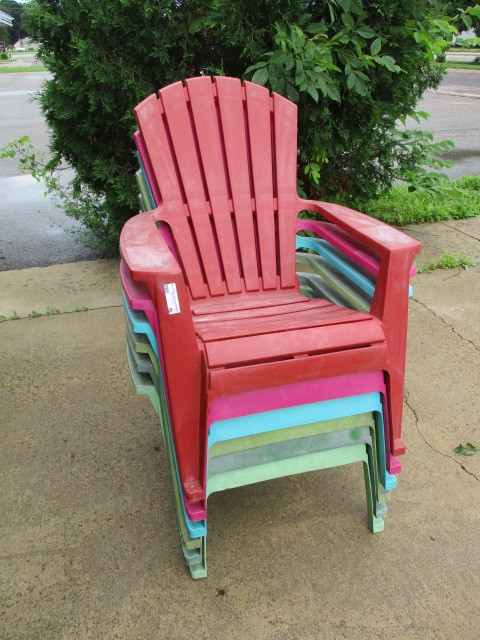 lot 70 image: 6 Plastic Andirondack Chairs