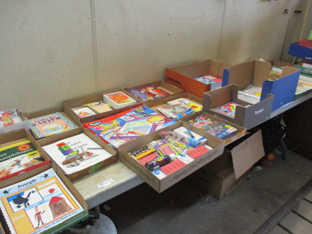 lot 76 image: Craft Supplies