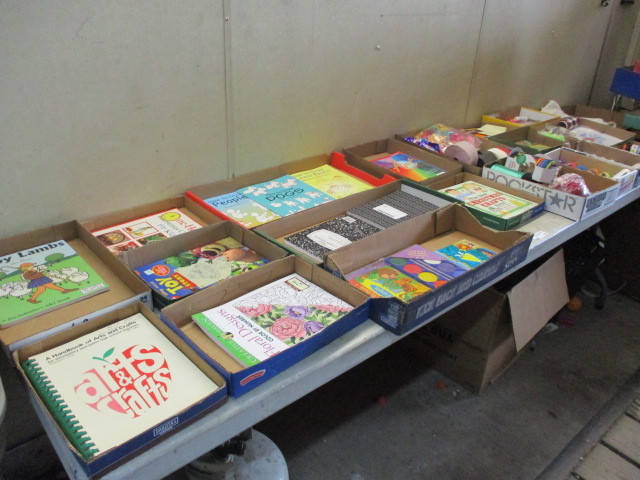 lot 77 image: Craft Supplies