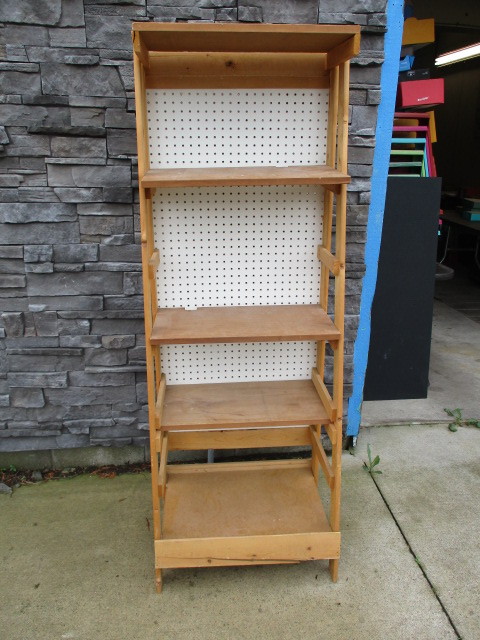 lot 91 image: Shelf unit