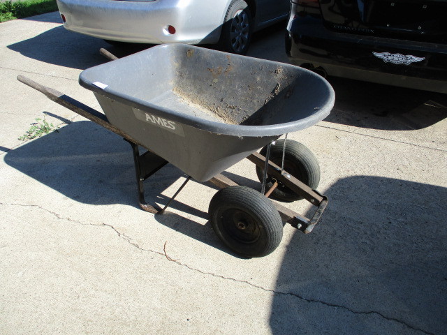lot 121 image: Wheel barrow