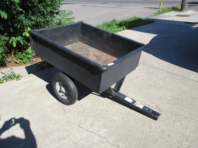 lot 122 image: Lawn Tractor Trailer