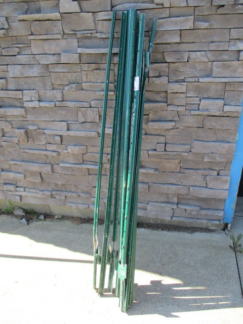 lot 132 image: 4 Fence Posts