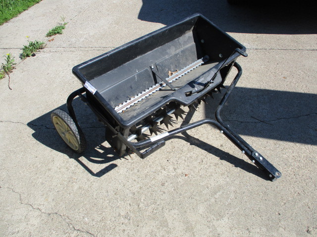 lot 135 image: Craftsman Drop Spreader