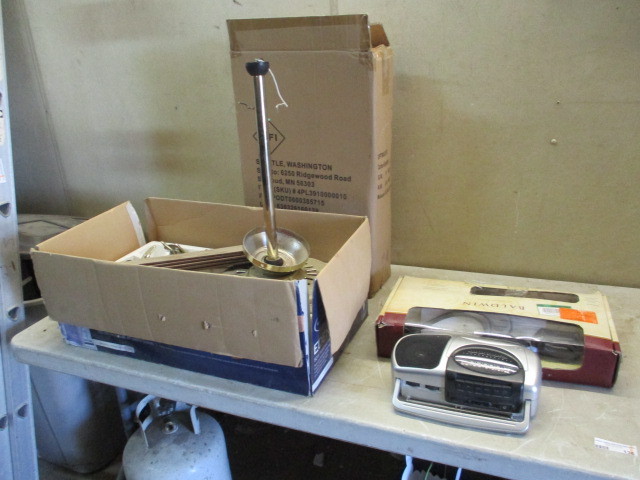 lot 136 image: Heaterfanradiolockset