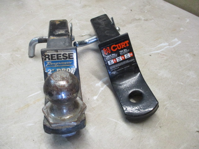 lot 139 image: 2 trailer hitches
