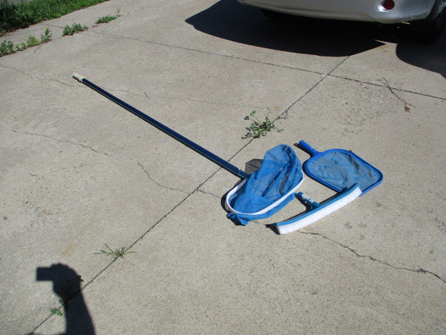 lot 140 image: Pool cleaning tools