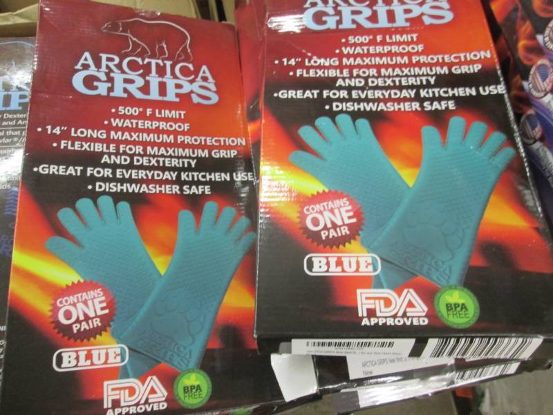 lot 6 image: 6 pr Arctica Grips Heat Protection ...