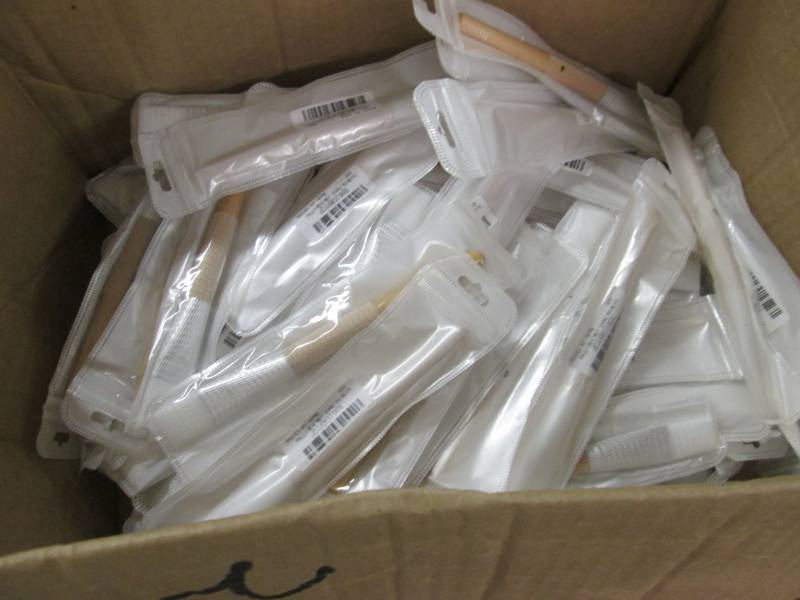 lot 10 image: Facial Mask Brushes...
