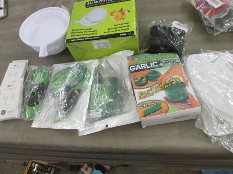 lot 23 image: Kitchen Items, Palettes, Earhook Co...