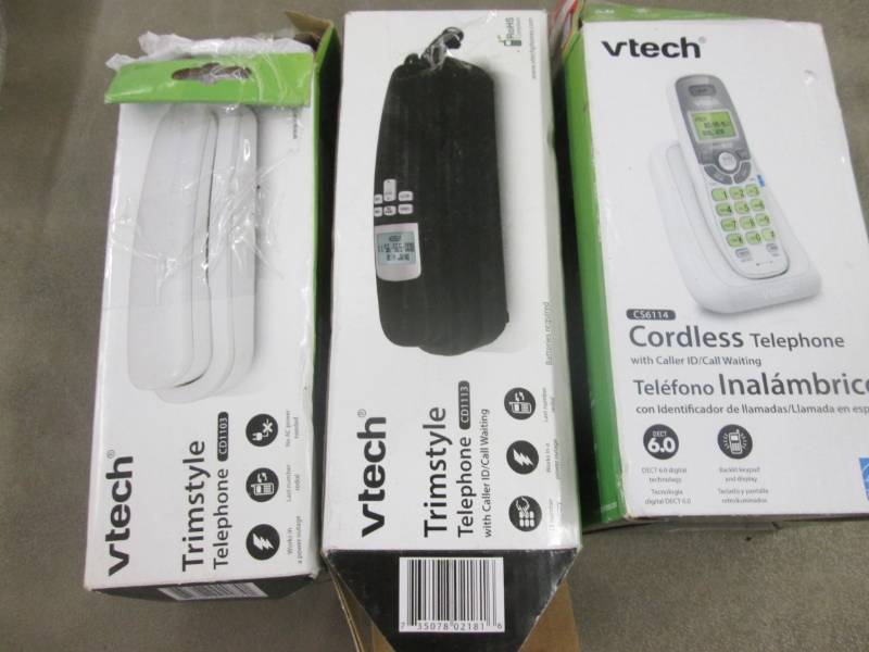 lot 32 image: 3 Vtech Phones...