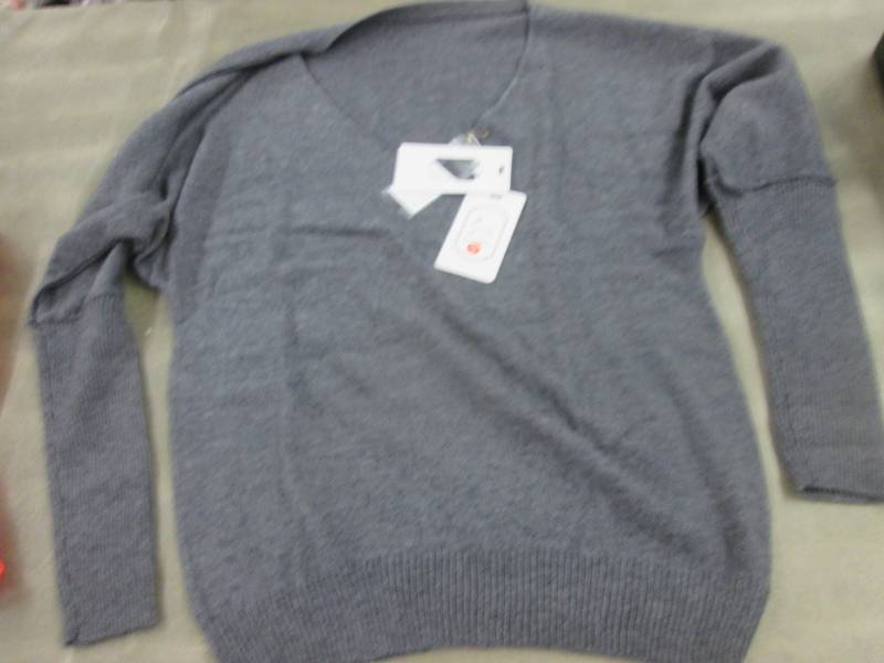lot 34 image: Grey Small Cashmere Sweater...