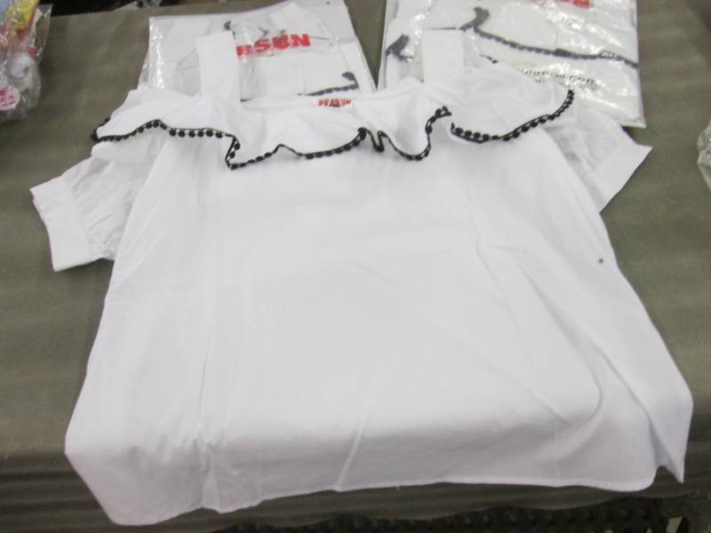lot 72 image: 5 Persun White Tops, 3- XXL, 2- S...