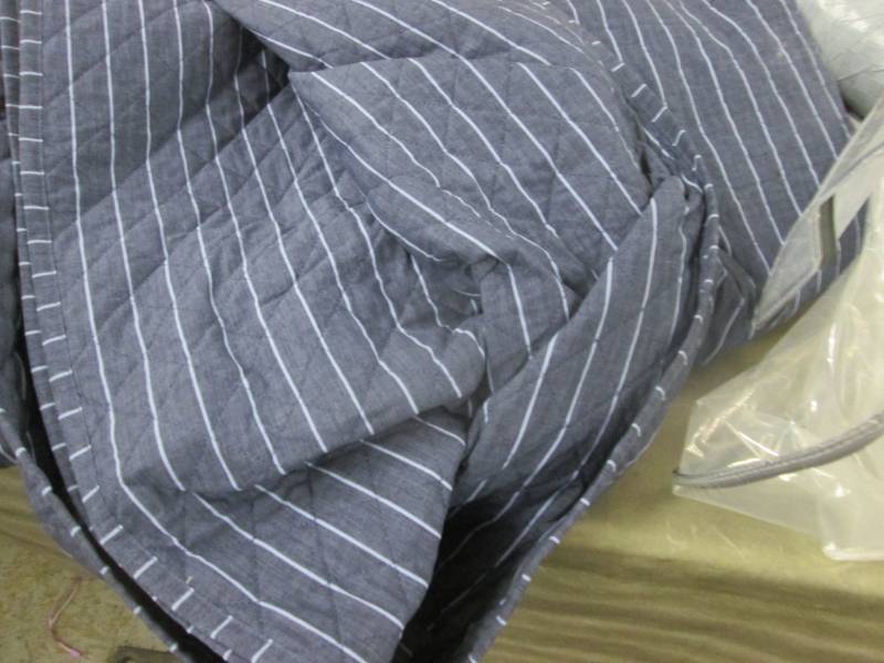 lot 128 image: Threshold King Size Bed Quilt out o...
