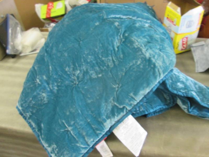 lot 141 image: Opal House FullQueen Velveteen Com...