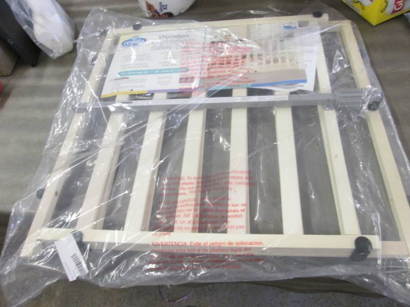 lot 150 image: Regalo Safety Gate...