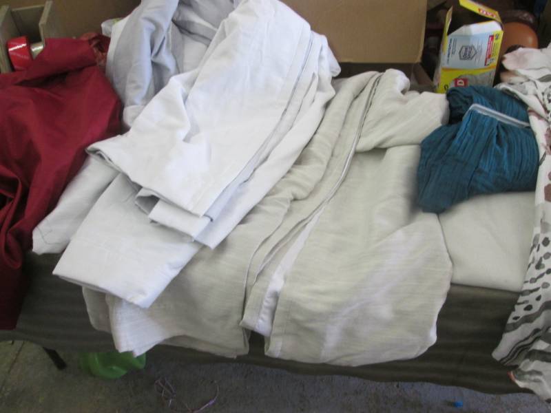 lot 191 image: Large Lot of Assorted Drapes & Curt...