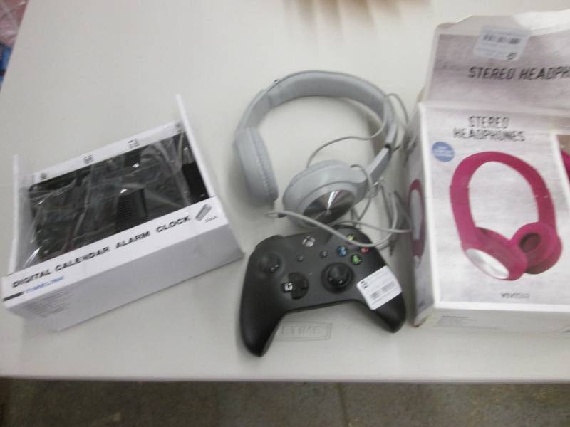 lot 207 image: 2 Pair Vivitar Headphones, Alarm Cl...