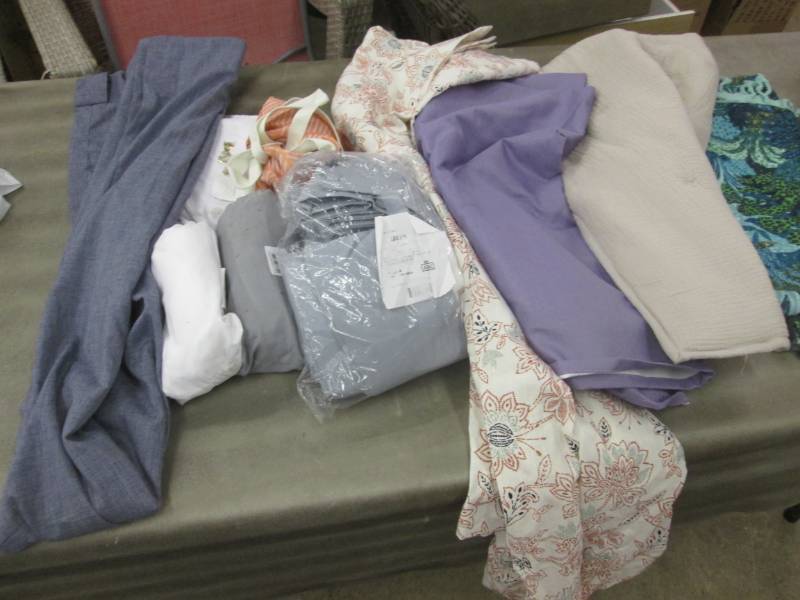 lot 220 image: Curtains, Drapes, Pillowcases, Tote...