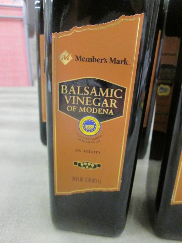lot 261 image: 5- 34 oz Bottles Members Mark Balsa...