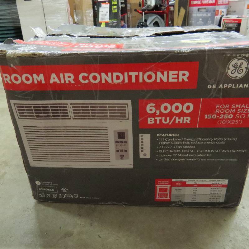 lot 31 image: GE 6,000 BTU Window AC Unit wRemote