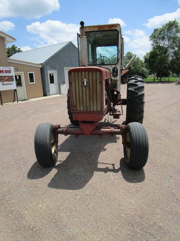 1967 Farmall 706 Diesel Tractor