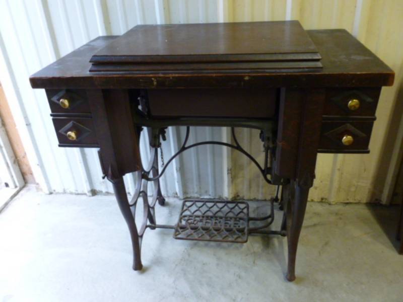 lot 2 image: Antique Treadle Sewing Machine