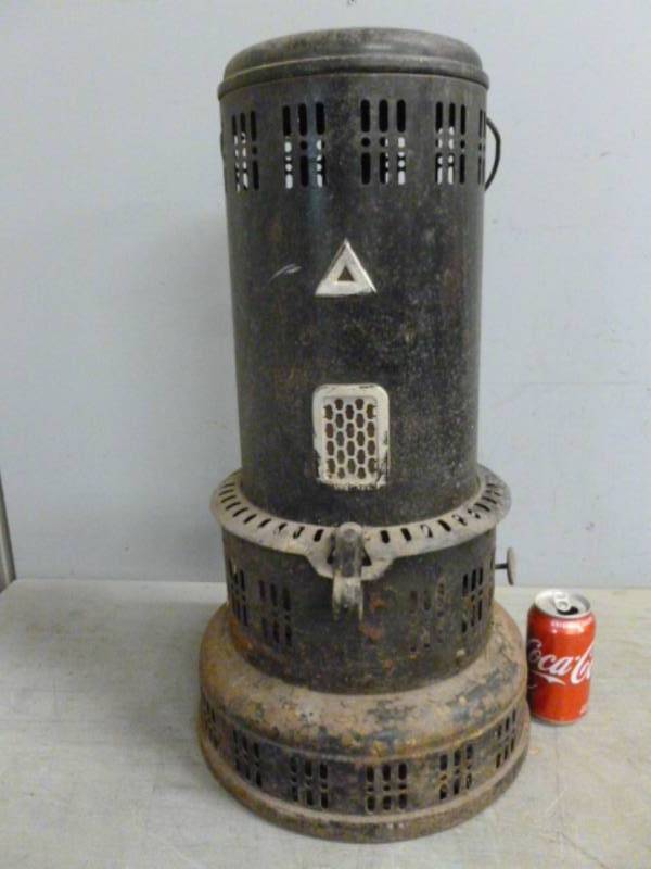 lot 7 image: Antique Kerosene Stove