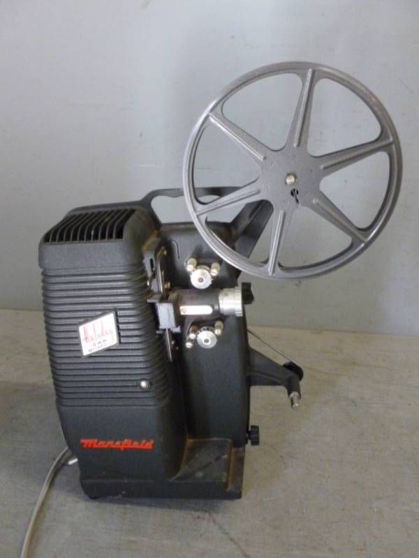 lot 12 image: Vintage 8mm Projector