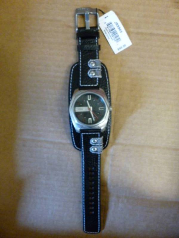 lot 26 image: Fossil Watch