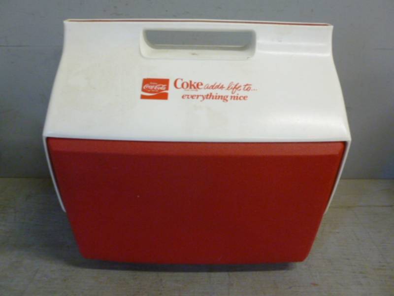 lot 27 image: Coca-Cola Cooler