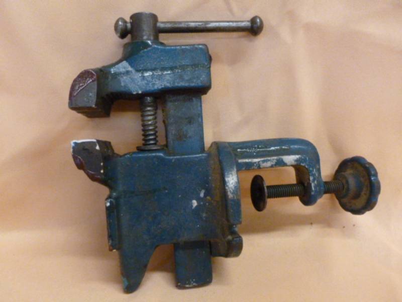 lot 30 image: Bench Vise