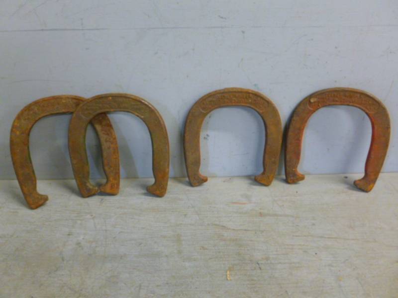 lot 31 image: Vintage Diamond Horseshoe Set
