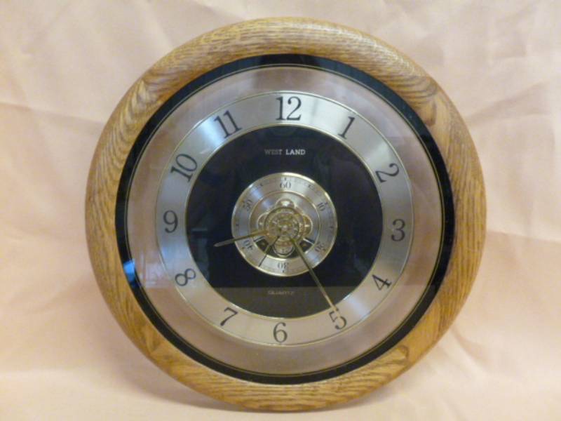 lot 37 image: Clock