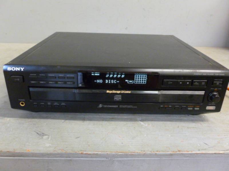 lot 43 image: Sony CD Player